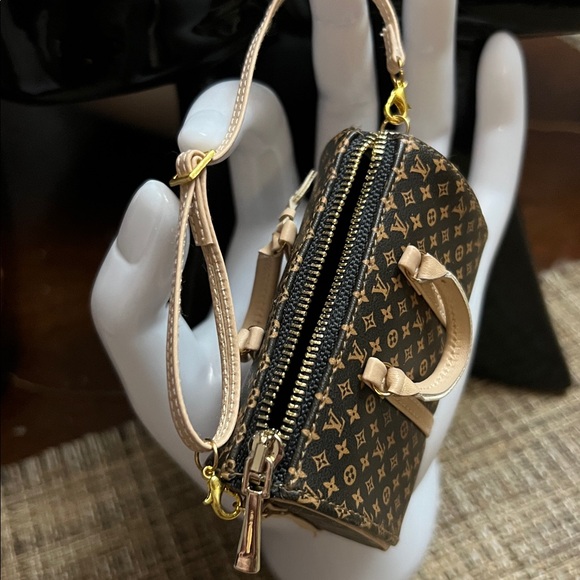 Chic Inspired Designer Mini Duffle Bag - Picture 4 of 5